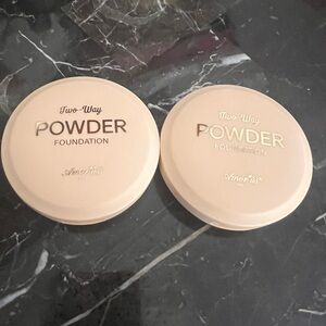 New, Аmor Us Two-Way, POWDER FOUNDATION and the color Almond-02 and Ivory-01.